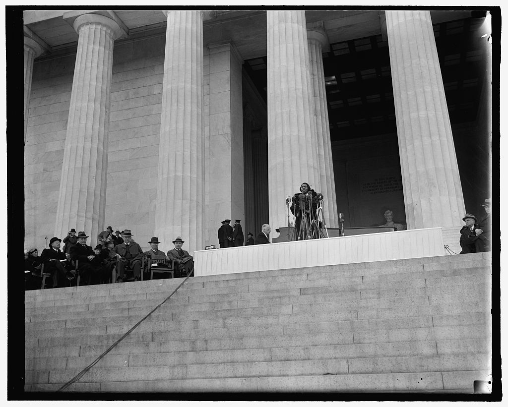 marian anderson performing at lincoln memorial